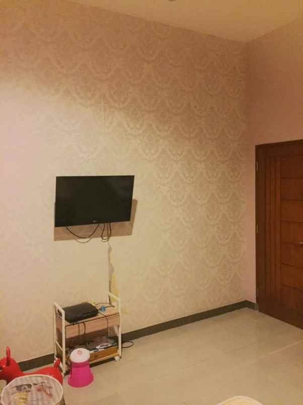 dijual rumah bambu apus pamulang