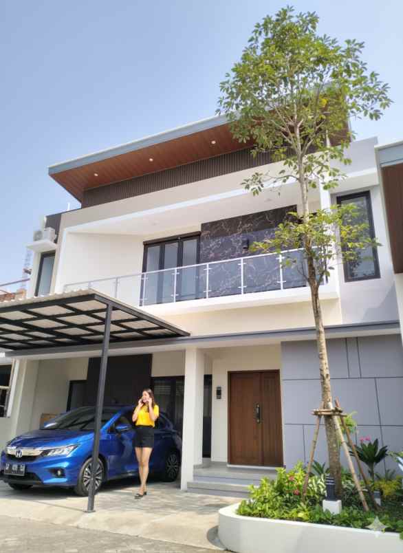 dijual rumah banglen widodomartani