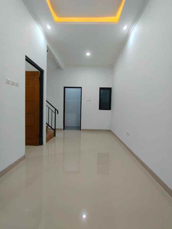 dijual rumah baru 2 lantai di cijantung jakarta timur