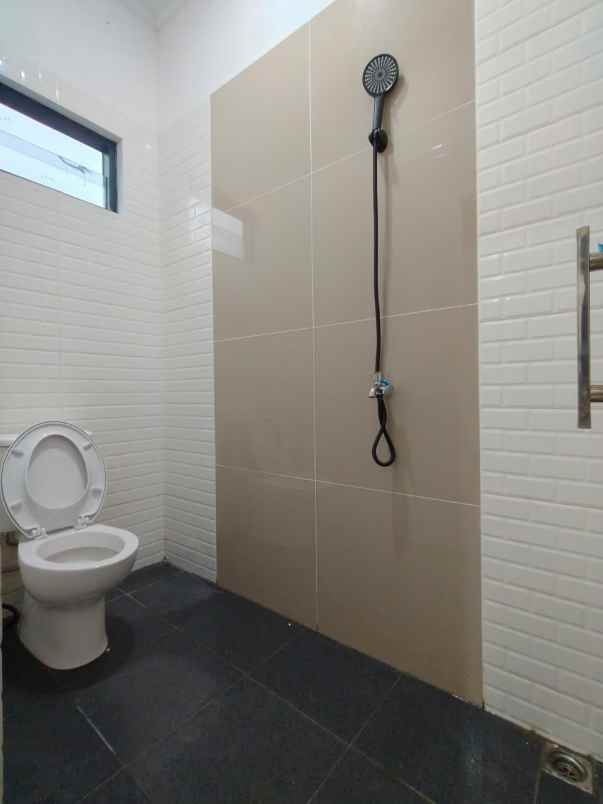 dijual rumah baru 2 lantai di cijantung jakarta timur