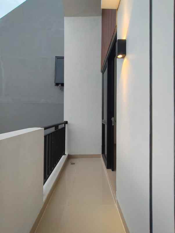 dijual rumah baru 2 lantai di cijantung jakarta timur