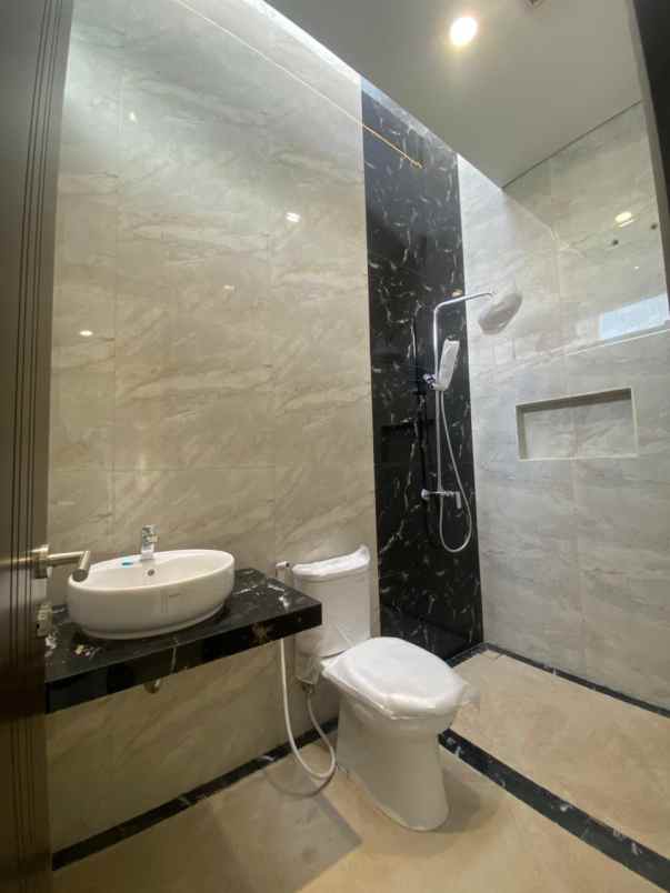 dijual rumah baru di citraland utama