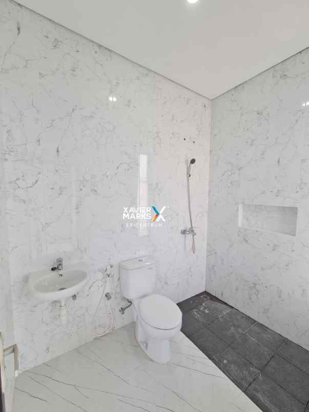 dijual rumah baru di tenggilis mejoyo selatan surabaya