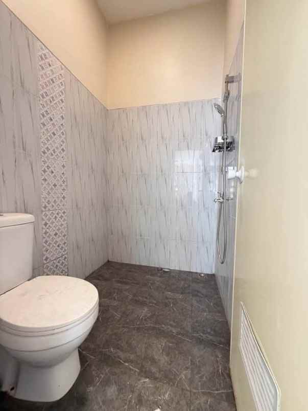 dijual rumah baru lokasi bakalan krajan