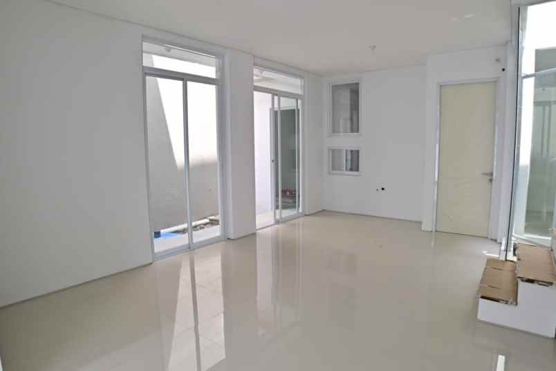 dijual rumah baru minimalis di manyar rejo surabaya