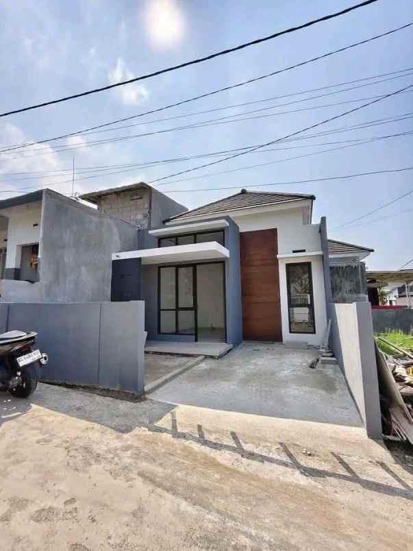 dijual rumah baru siap huni lokasi tlekung kota batu