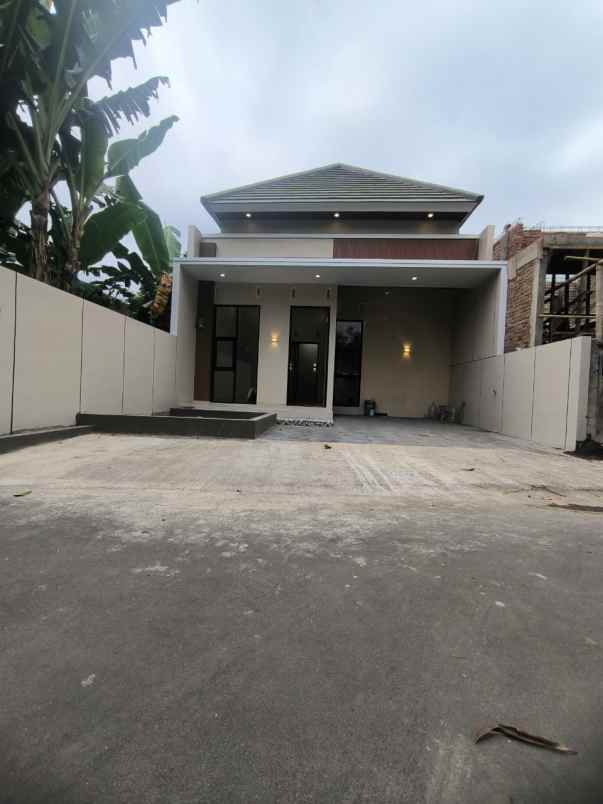 dijual rumah cebongan
