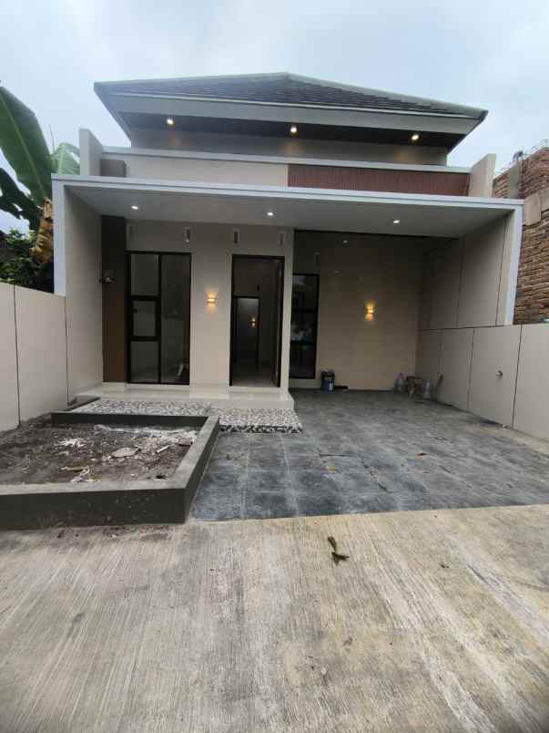 dijual rumah cebongan