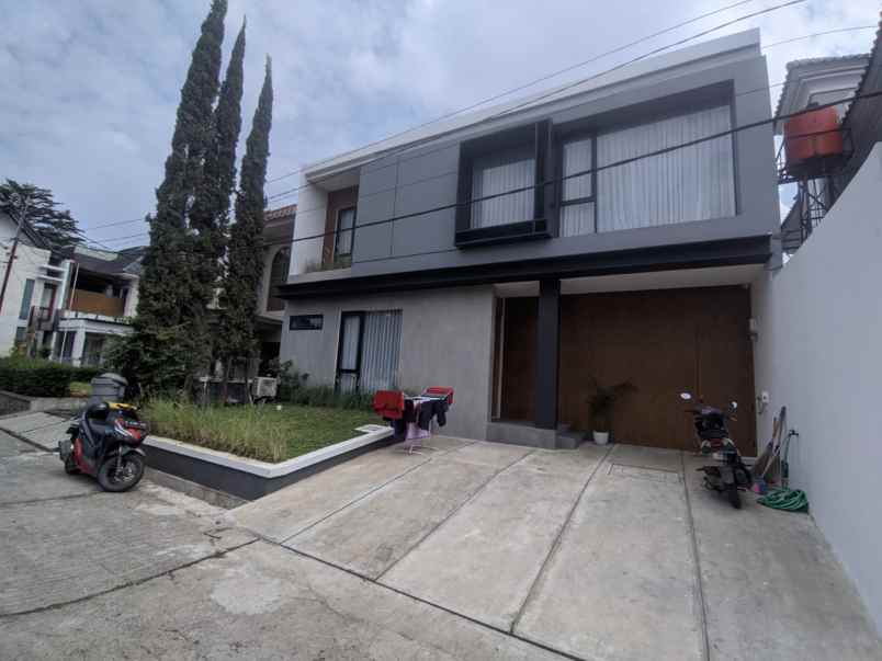 dijual rumah cigadung
