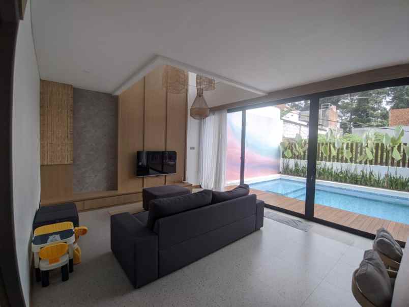 dijual rumah cigadung