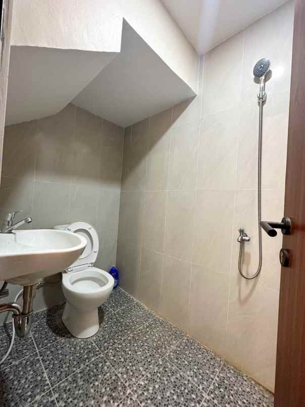 dijual rumah cikunir raya