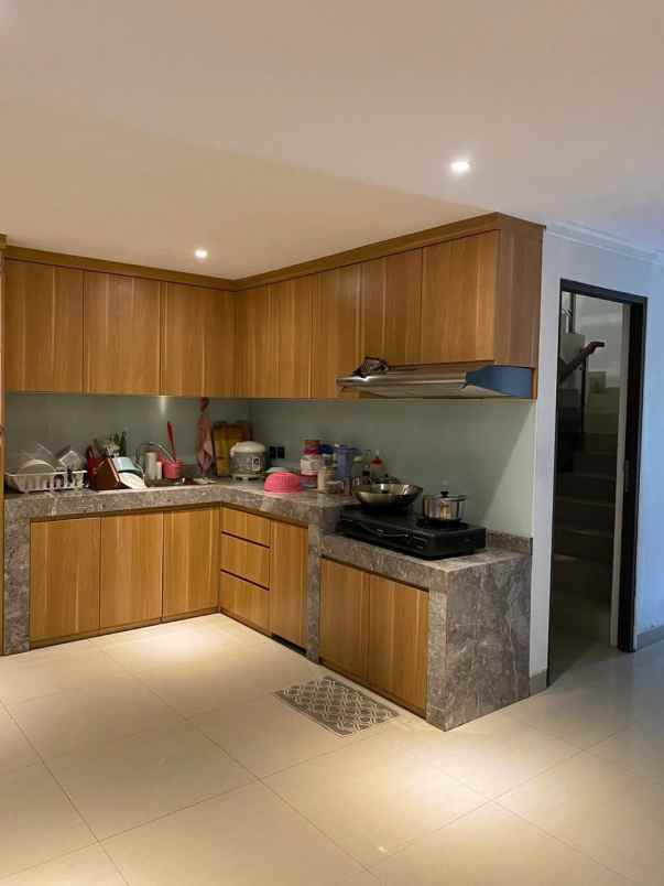 dijual rumah cluster sutera feronia