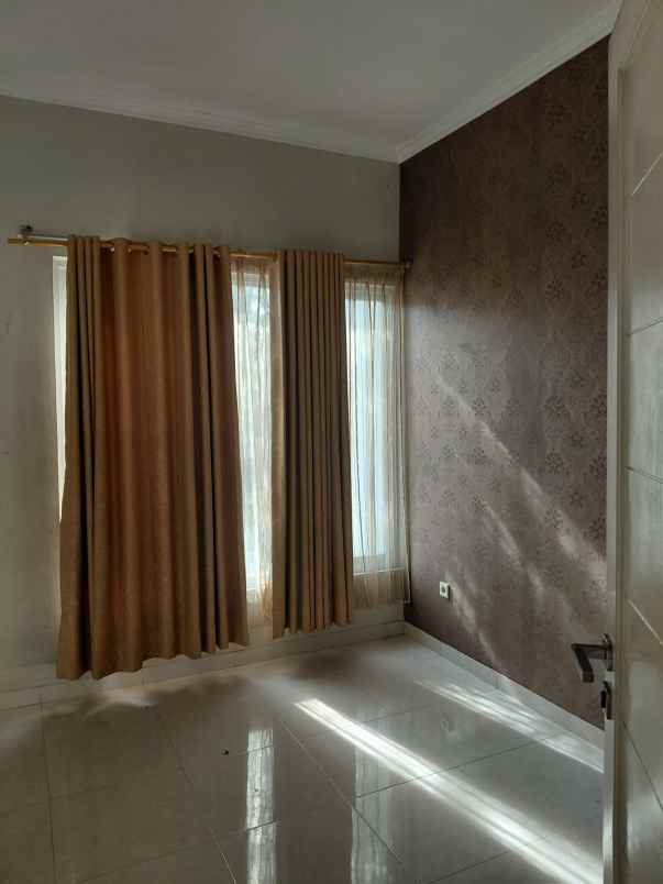 dijual rumah cluster teresta metland