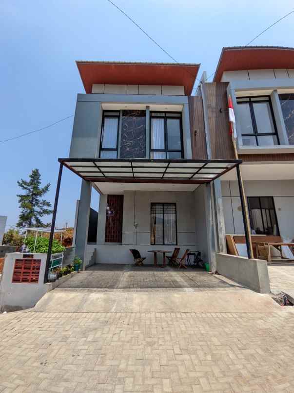 dijual rumah cluster villa tropis dago