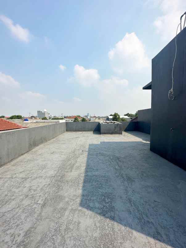 dijual rumah condet