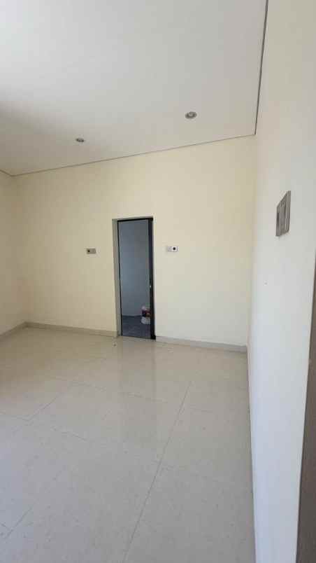 dijual rumah condongcatur