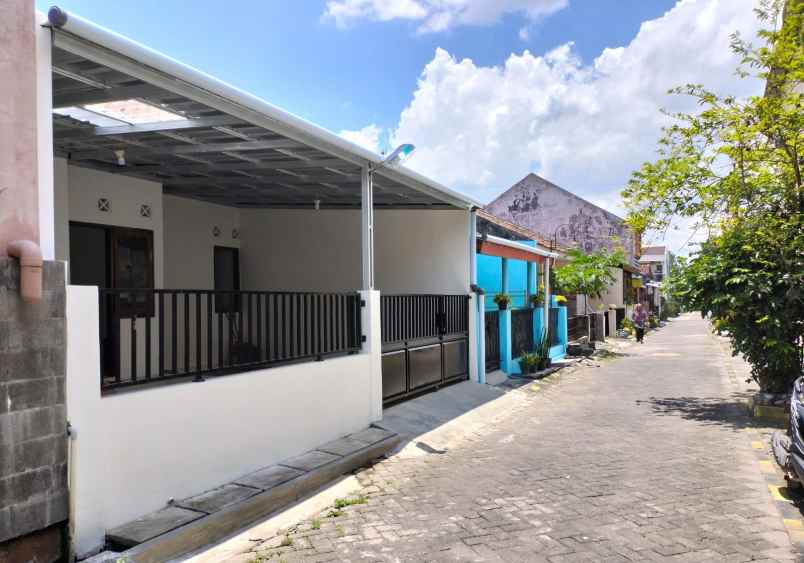 dijual rumah dawet ringin