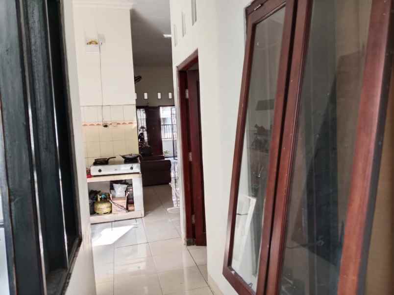 dijual rumah dekat kampus upn
