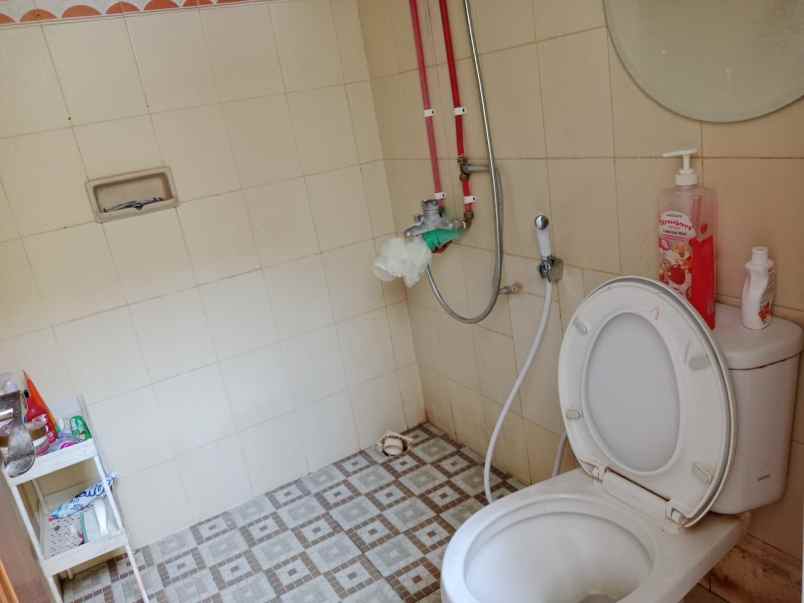 dijual rumah dekat kampus upn