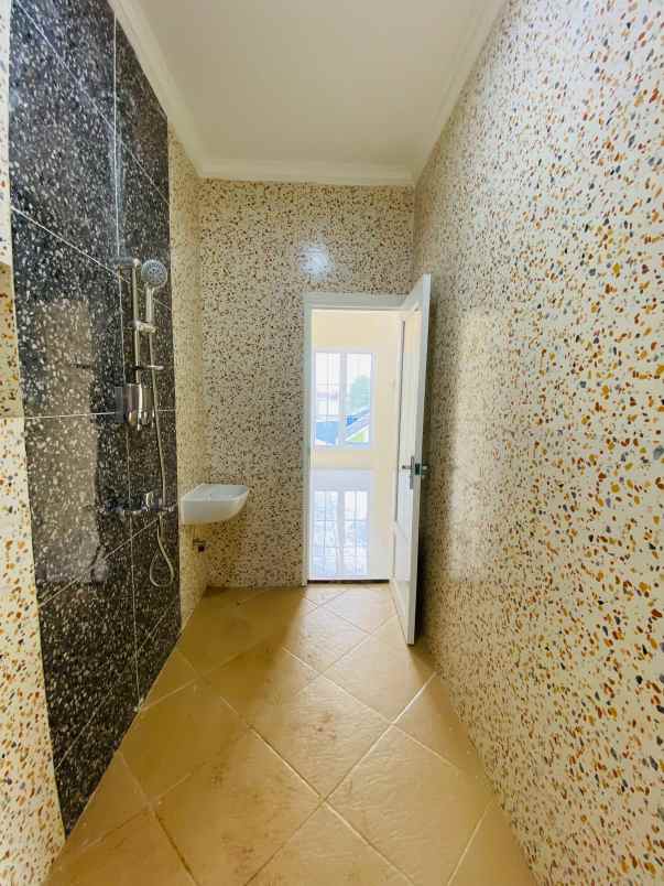 dijual rumah depan alun alun gdc depok