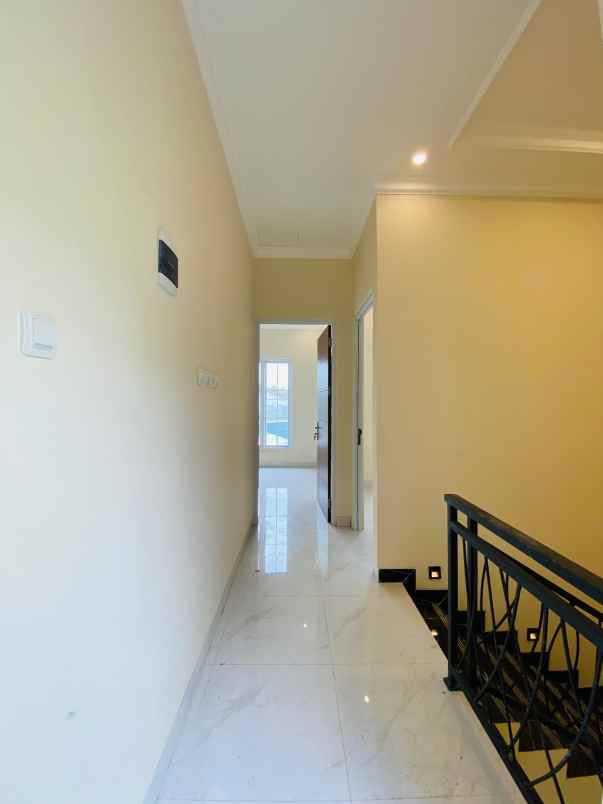 dijual rumah depan alun alun gdc depok