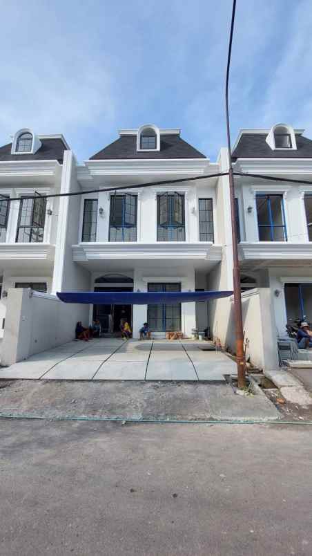 dijual rumah dharmahusada indah