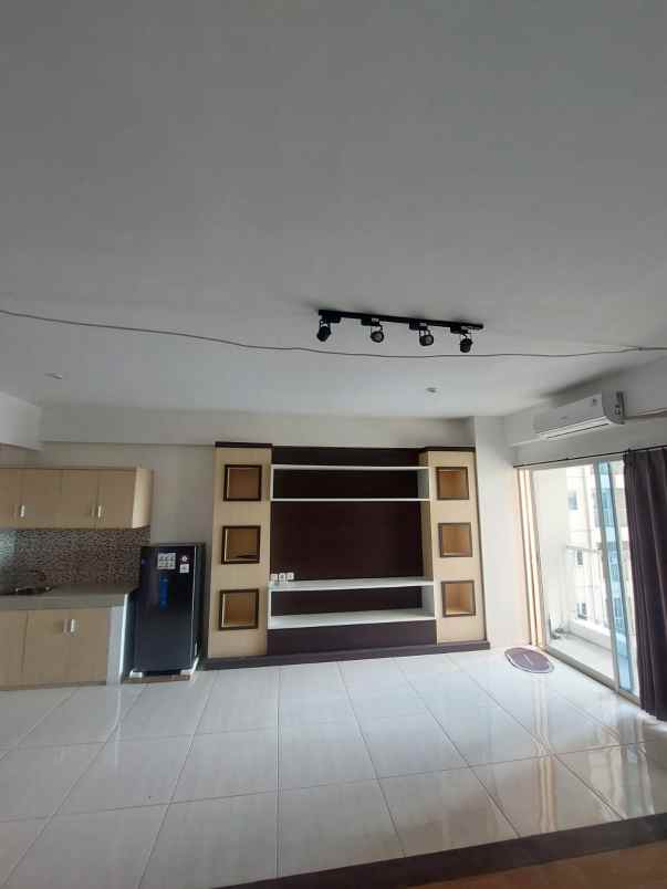 dijual rumah di citraland surabaya barat