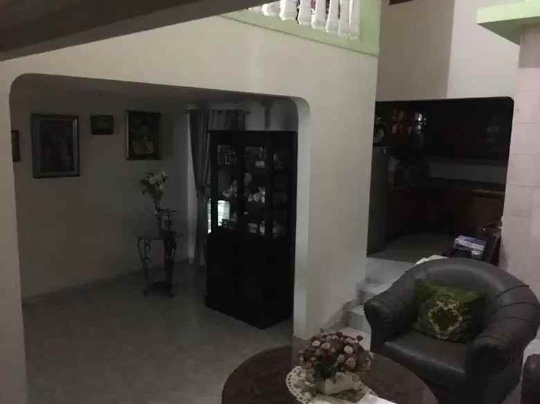 dijual rumah di kawasan karangtengah