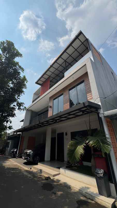 dijual rumah di komplek puri agung lestari beji depok