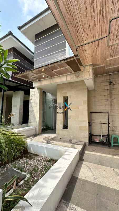 dijual rumah dian istana moca verbana