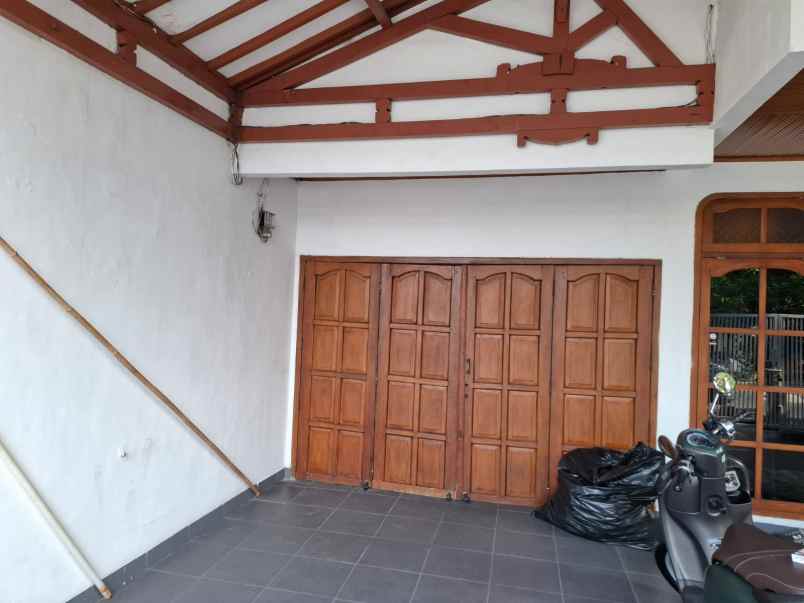 dijual rumah dukuh kupang