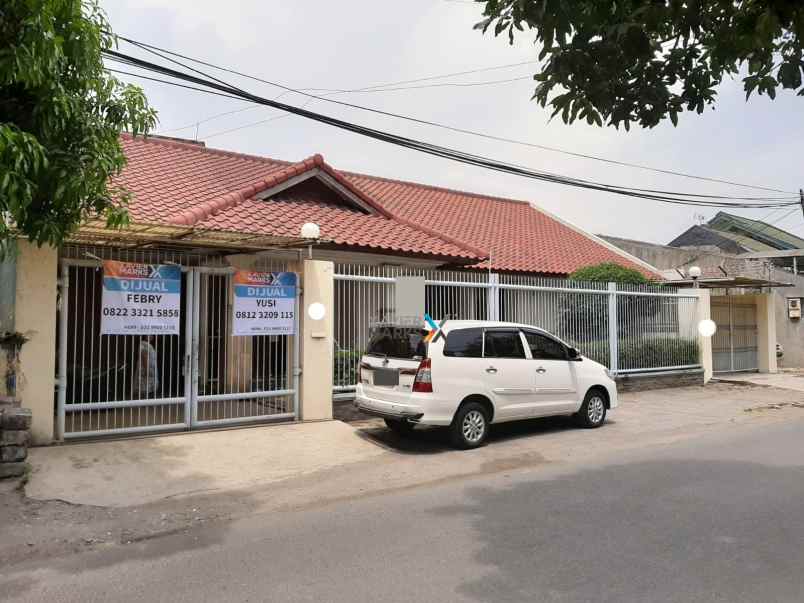 dijual rumah dukuh kupang timur
