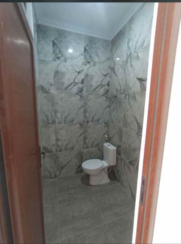 dijual rumah duren sawit