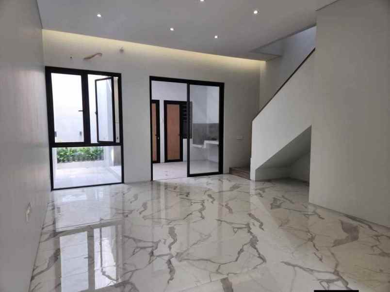 dijual rumah gayungsari barat