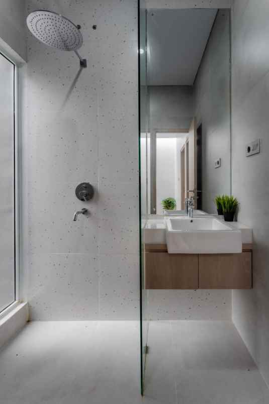 dijual rumah gg bakti jl aria putra