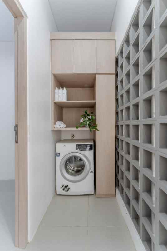 dijual rumah gg bakti jl aria putra