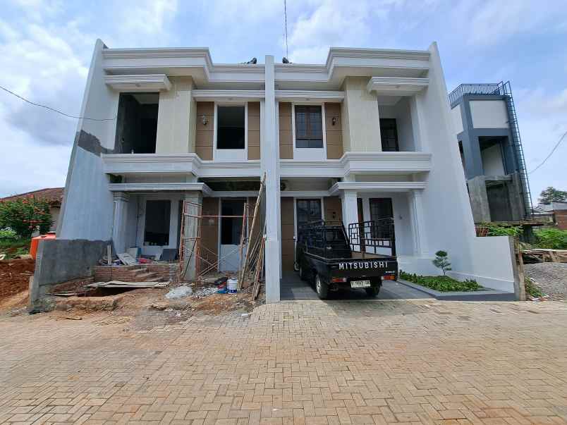 dijual rumah grafika utama