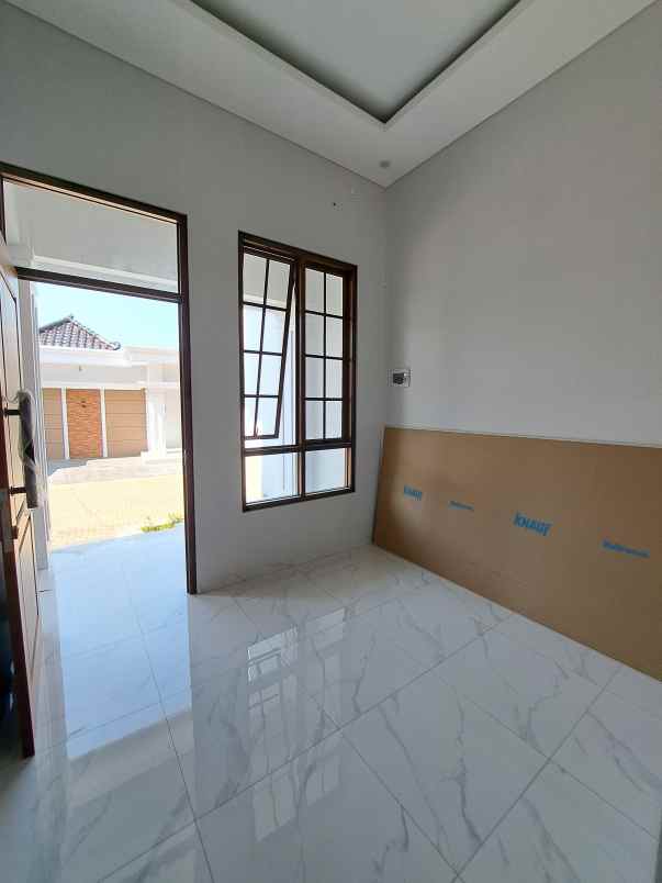 dijual rumah grafika utama