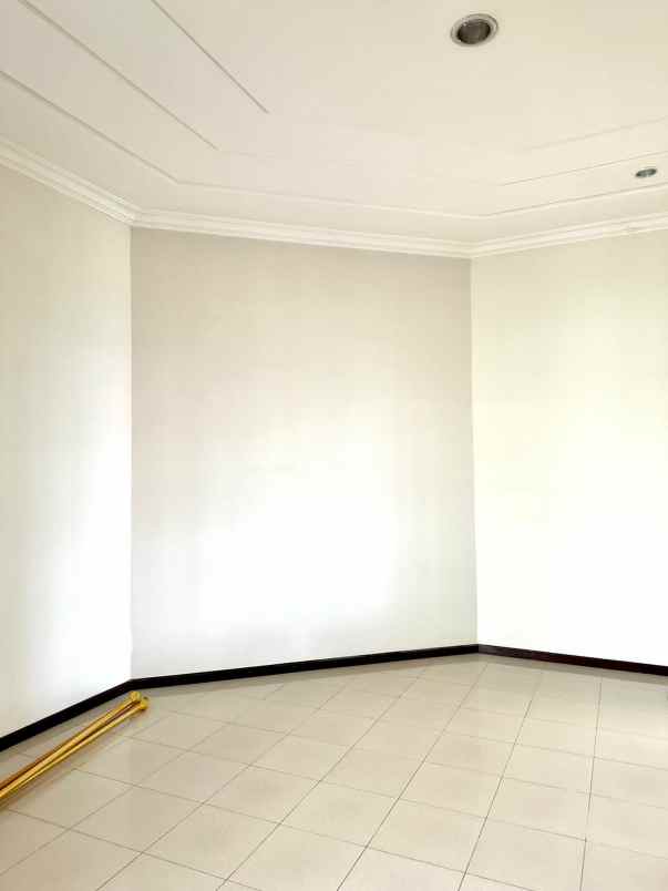 dijual rumah graha famili