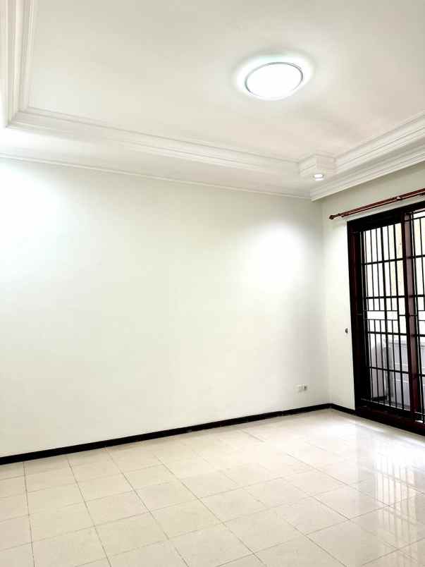 dijual rumah graha famili