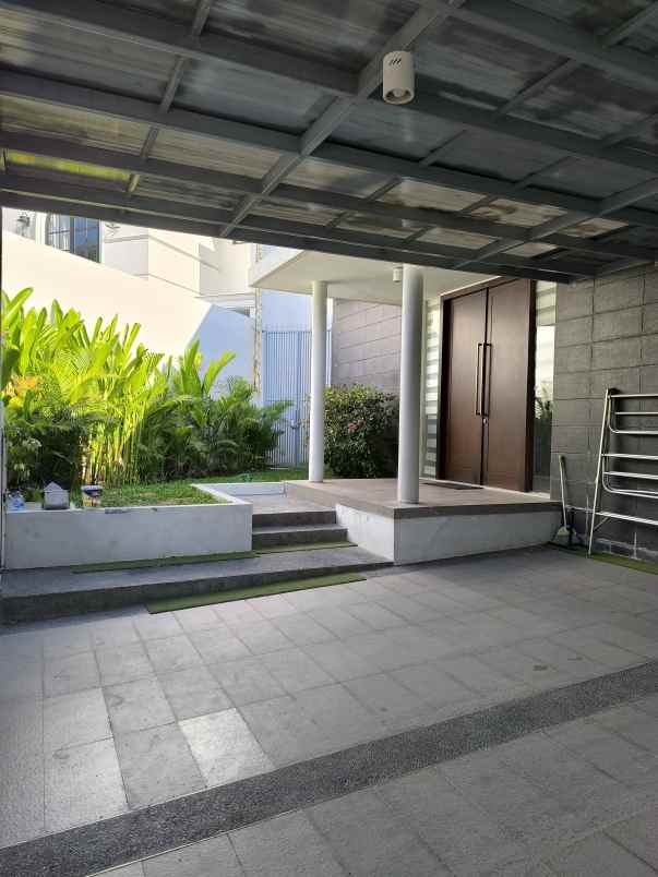 dijual rumah graha famili wiyung