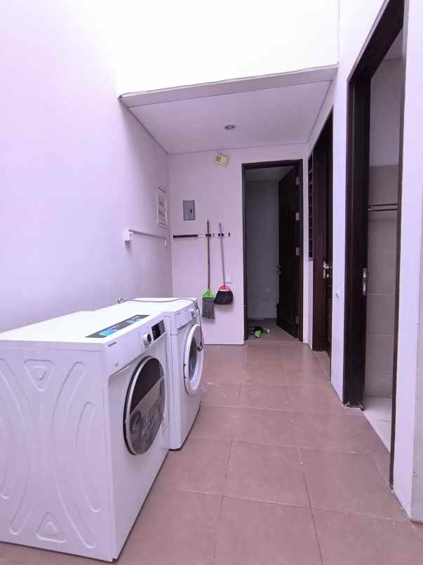 dijual rumah graha famili wiyung