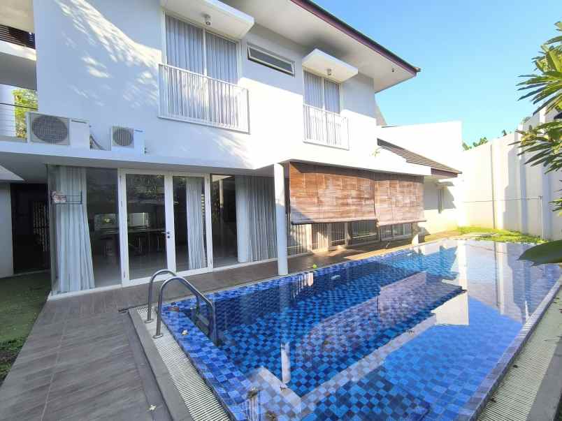 dijual rumah graha famili wiyung