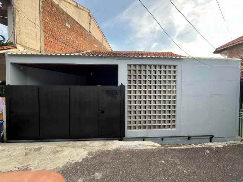 dijual rumah griya winays