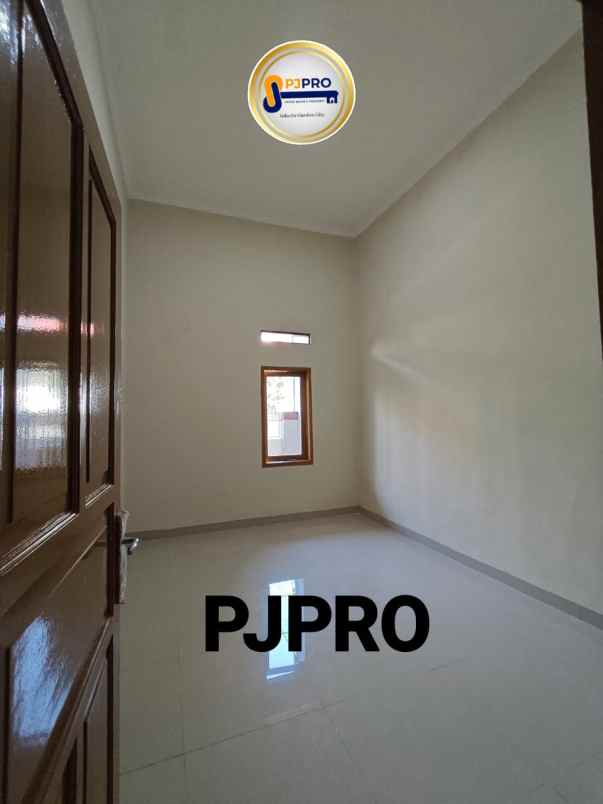 dijual rumah harapan indah cluster