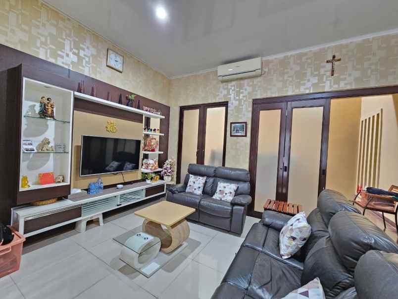 dijual rumah harapan indah cluster