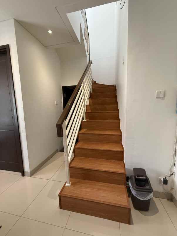 dijual rumah jakarta garden city