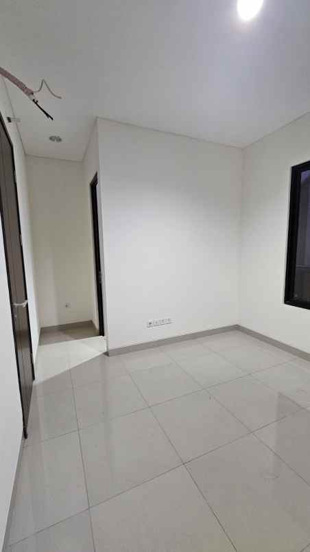 dijual rumah jakarta garden city