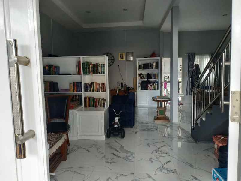 dijual rumah jalan bambu apus