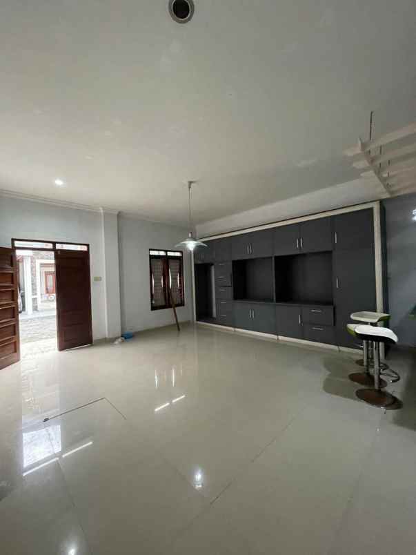 dijual rumah jalan imogiri barat